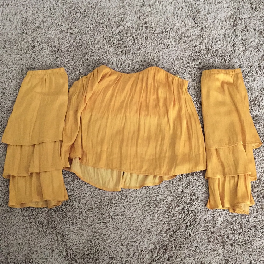 Cropped yellow blouse with detached arms